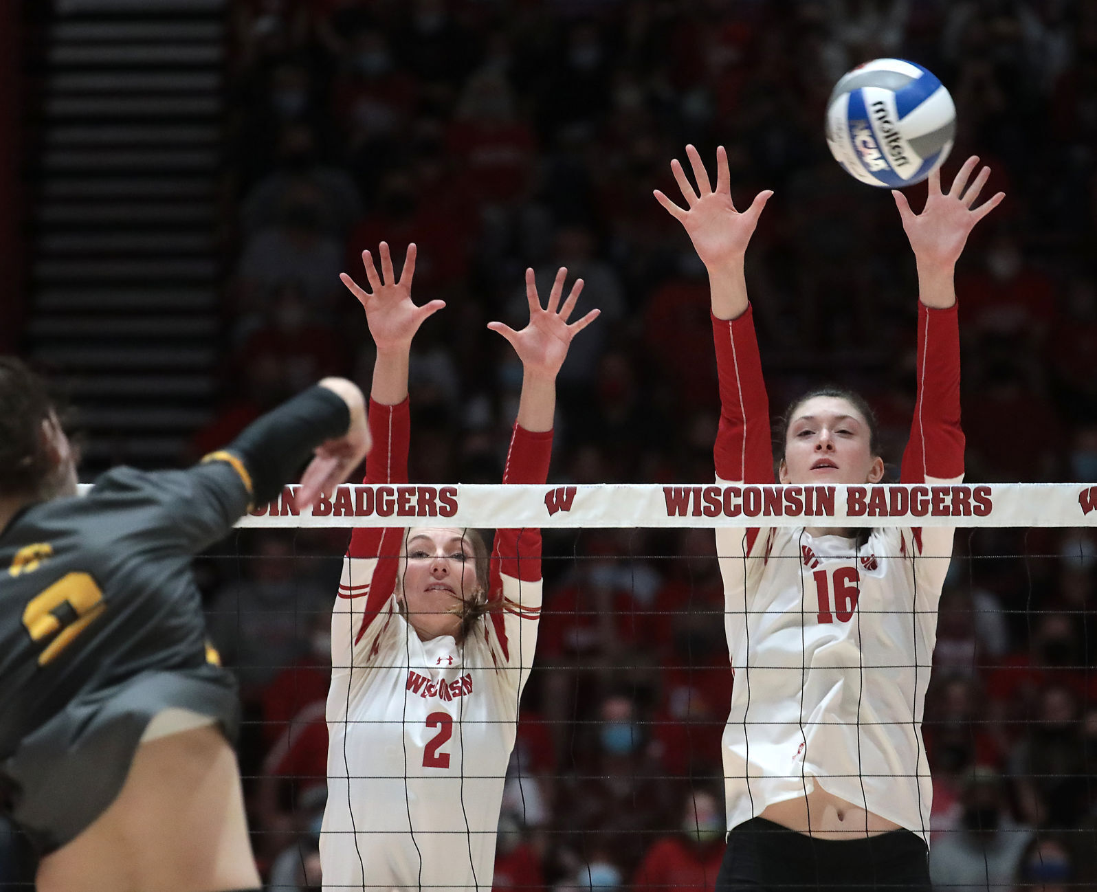 UW Iowa Vball 07-10062021201021